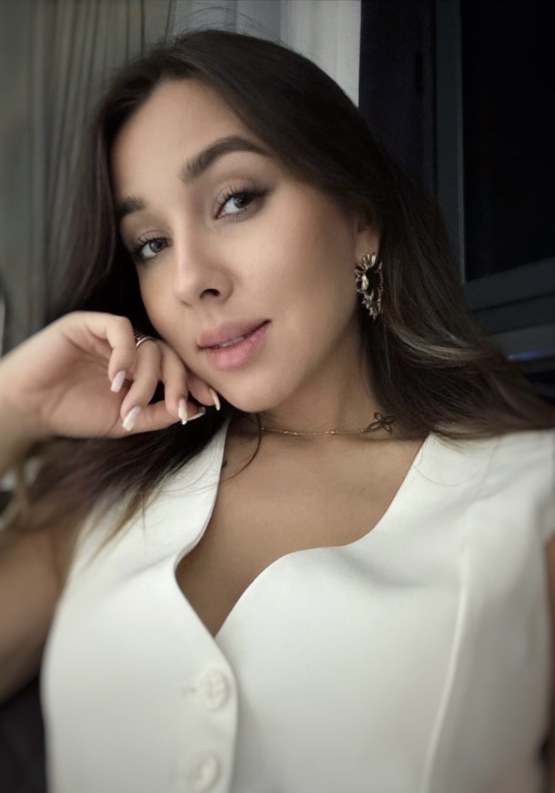 Элина Попова