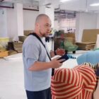 Проверка партии компрессионной мебели на фабрике в Фошане
